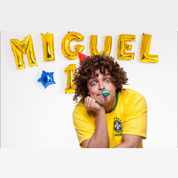 Projetos Culturais - Festa, a comédia